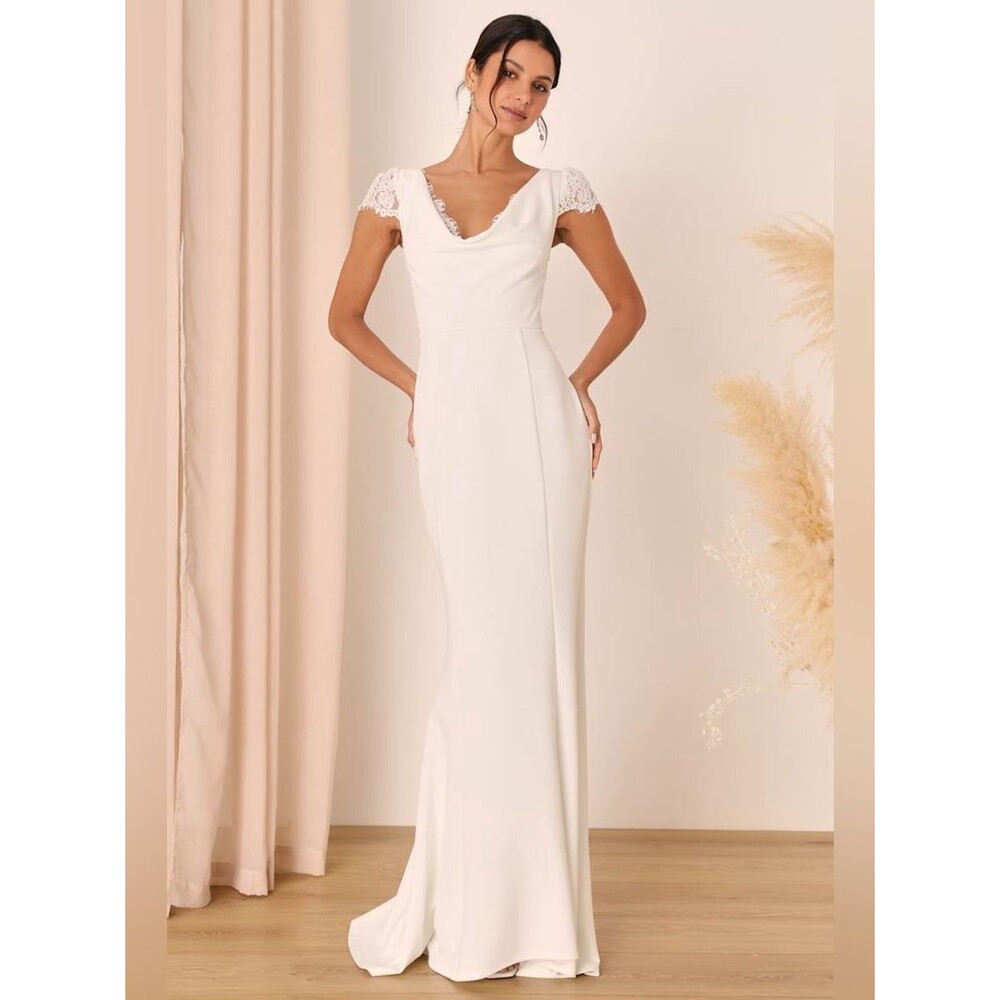 NWT Lulus White Lace Sleeve Mermaid Bridal Gown – Size Large
